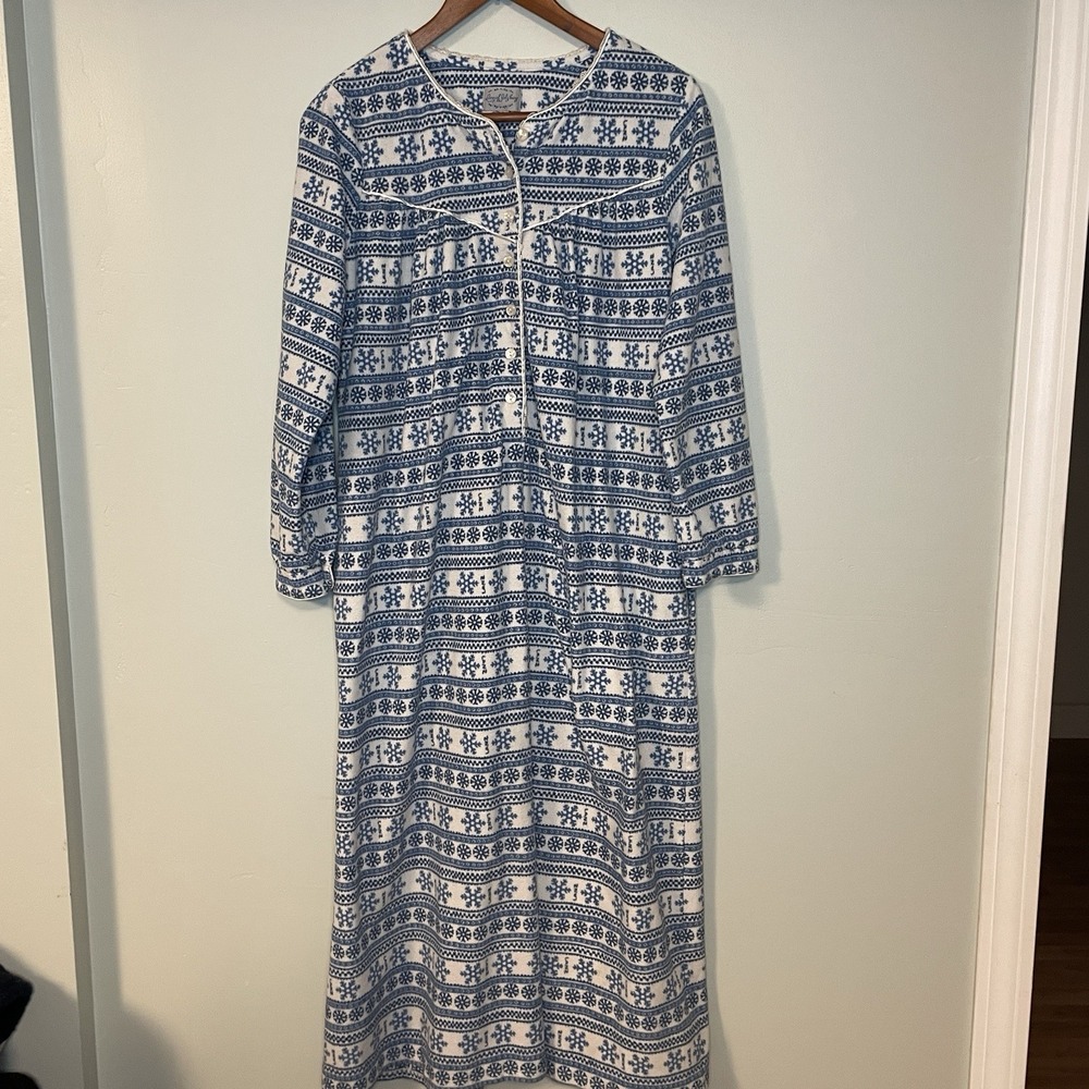 Lanz of Salzburg Blue Snowflake Winter Flannel Nightgown Long Sleeve Size‎ Small